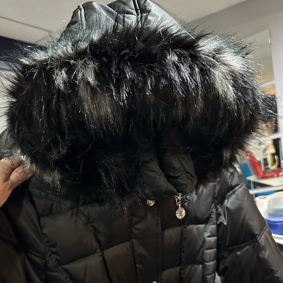 Betsy Johnson long winter coat w/belt & detachable fur hat only tried on. - Picture 10 of 12